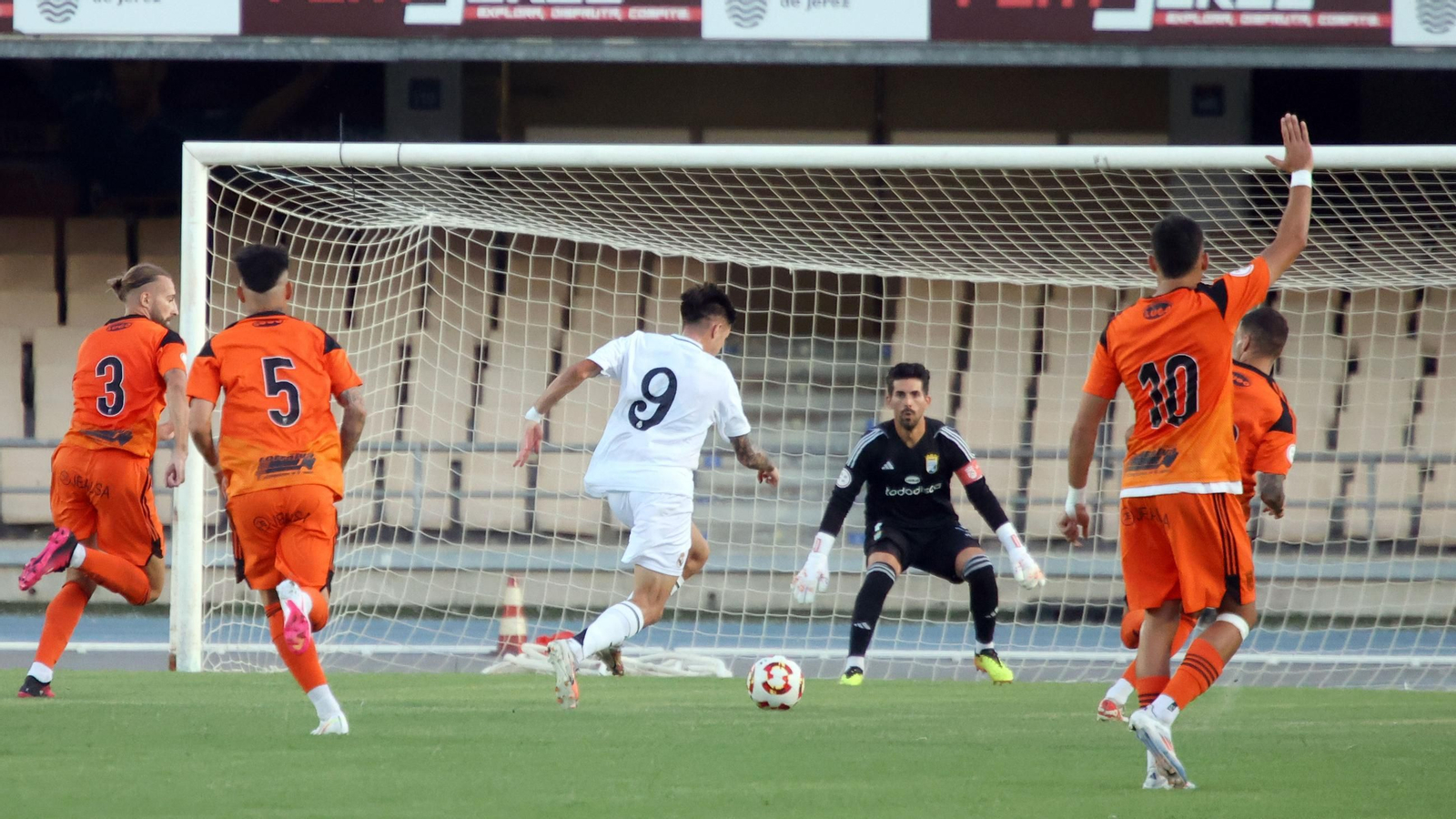 Las mejores imágenes del Xerez CD contra el Real Madrid C en el IX Trofeo Rafa Verdú