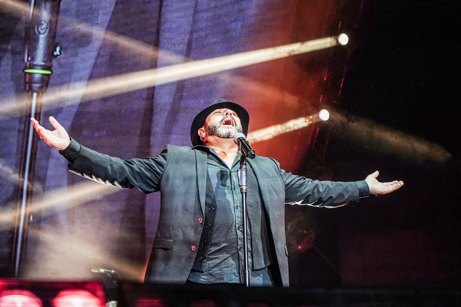 Las mejores imágenes del concierto de El Barrio en Granada