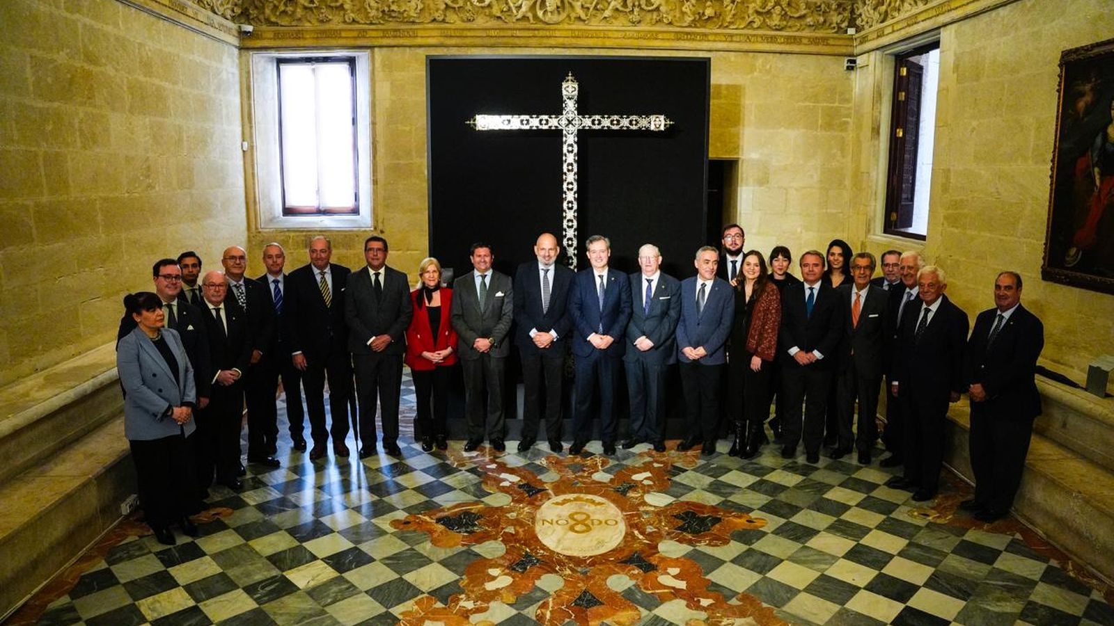 Fotografía de familia durante el acto de inauguración