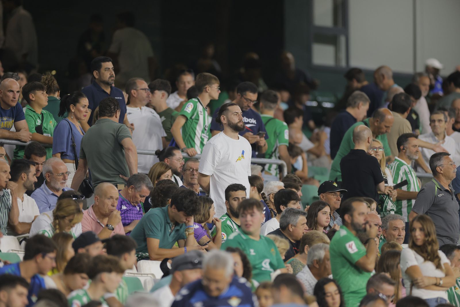 Búscate en las fotos del Betis-Valencia