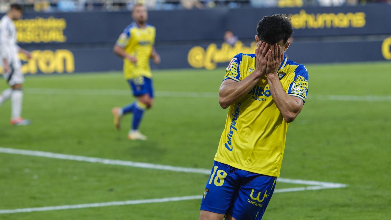 Búscate entre las fotos del partido de fútbol Cádiz CF - Albacete Balompié