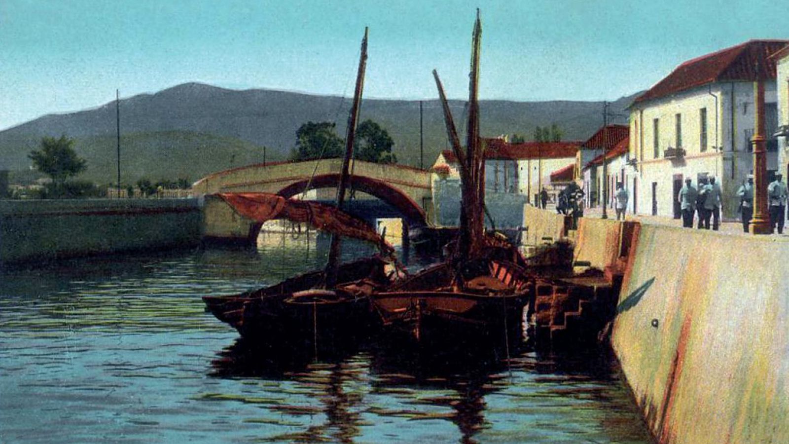 Todavía a principios del siglo XX el río seguía siendo lugar de atraque de barcas de pesca y faluchos de comercio.