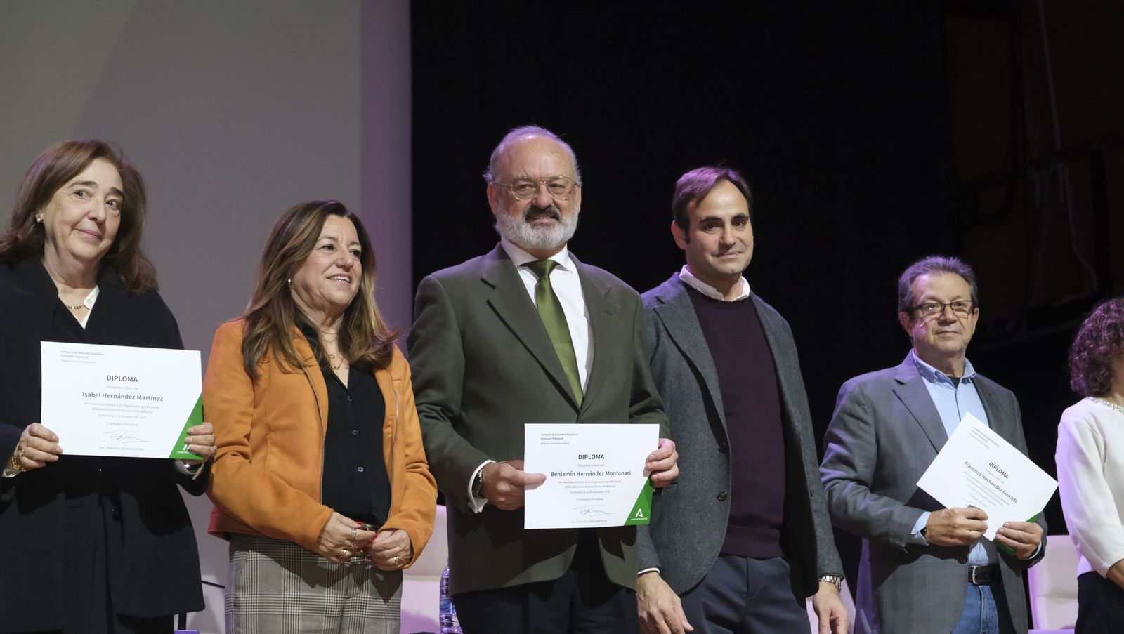 Los maestros docentes jubilados reciben su homenaje en la paraninfo de la UAL