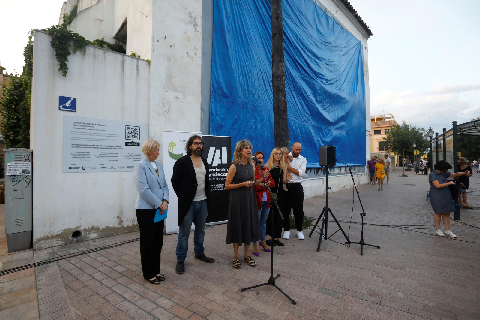 Córdoba inaugura un mural por la paz en Ucrania, en imágenes