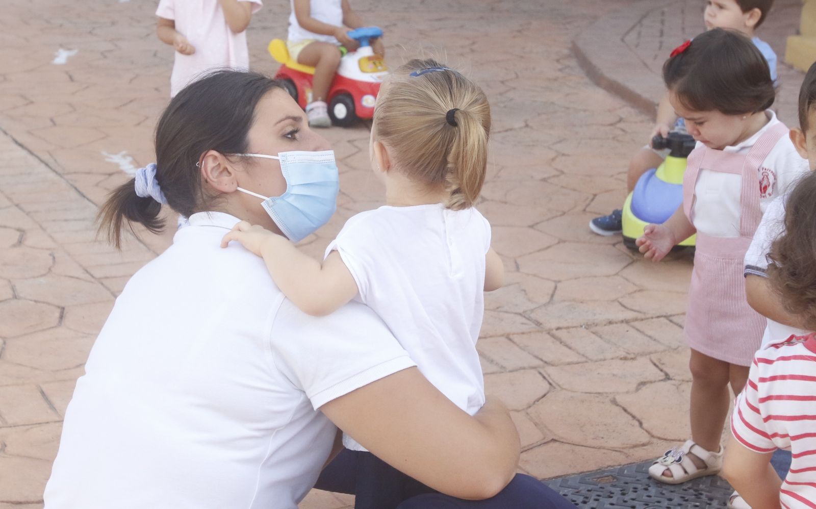 Fotogalería: Primer día de los pequeños cordobeses en las guarderías