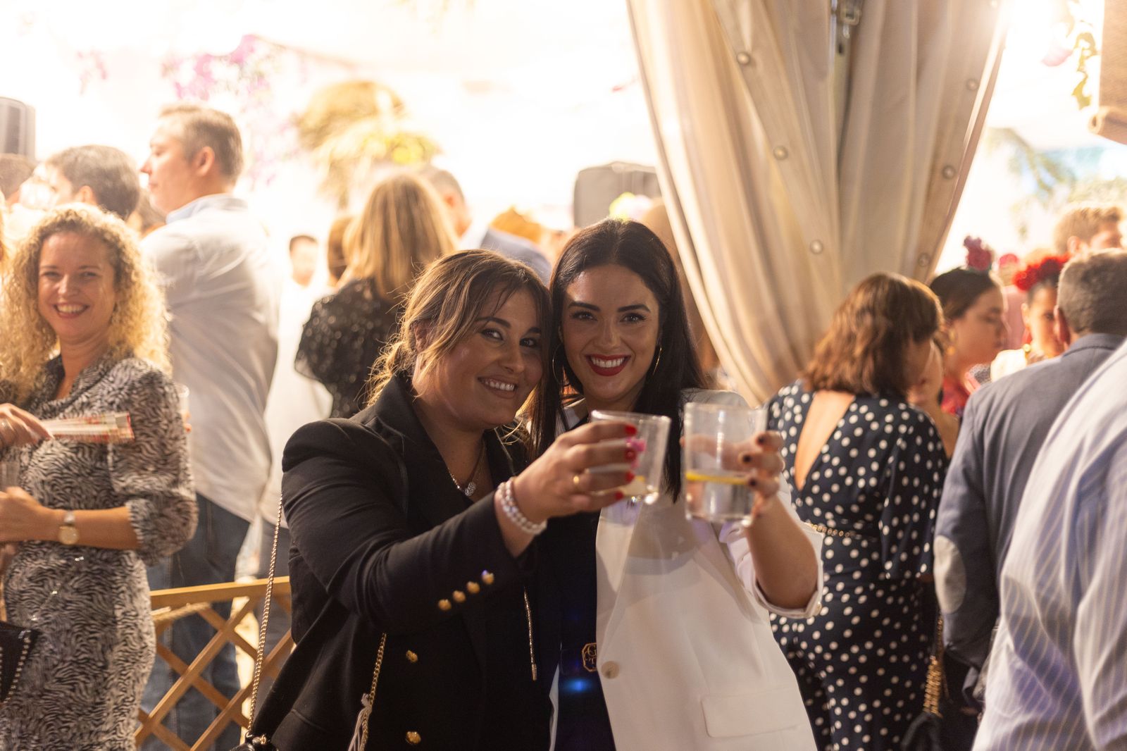 Feria del Caballo 2023: Imágenes del ambiente en la noche del sábado