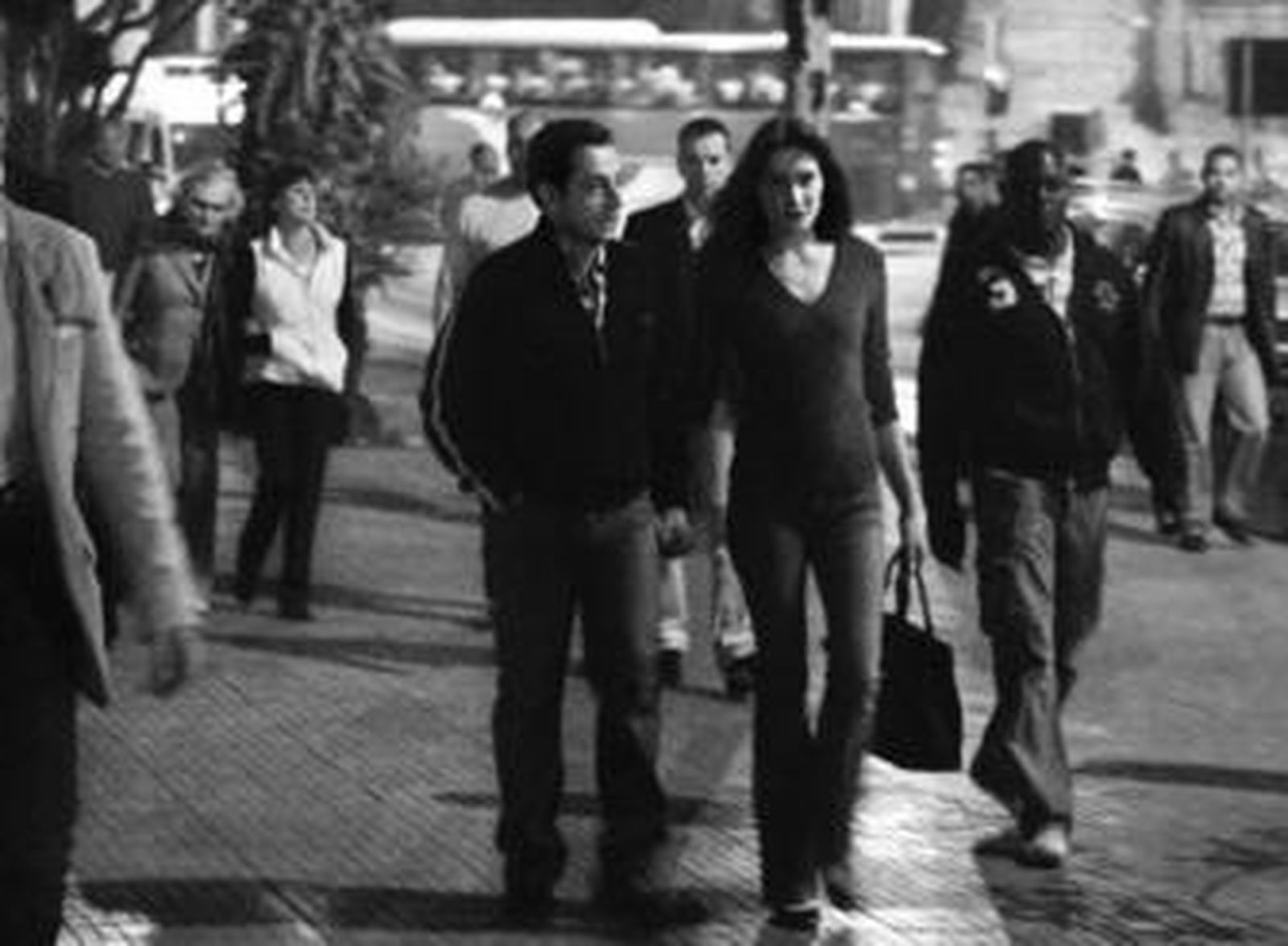 Nicolas Sarkozy y Carla Bruni pasean cogidos de la mano por las calles de Luxor.