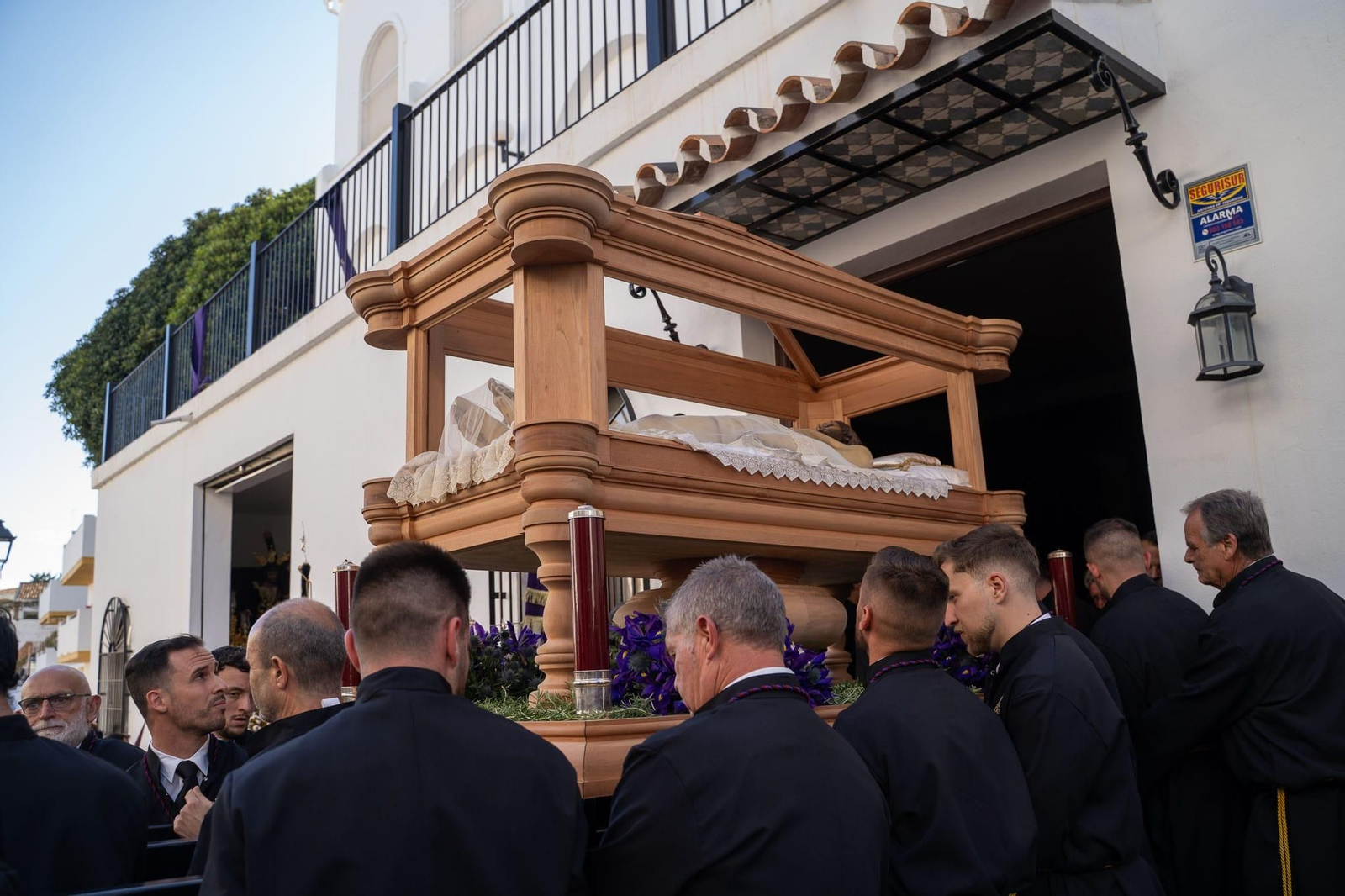 El Yacente y el Cristo de la Redención el Viernes Santo en Benalmádena, en fotos