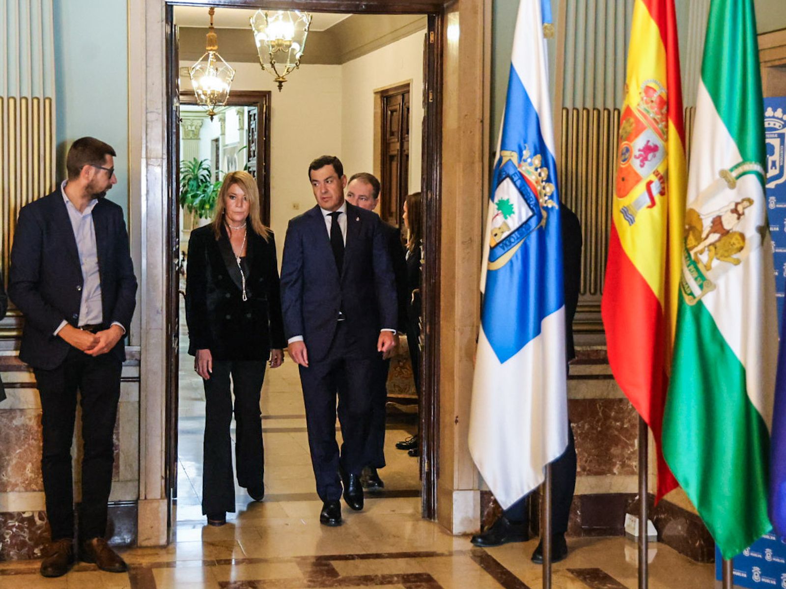 Fotografías del acto de declaración institucional en apoyo a las víctimas del accidente ferroviario de Adamuz y sus familias