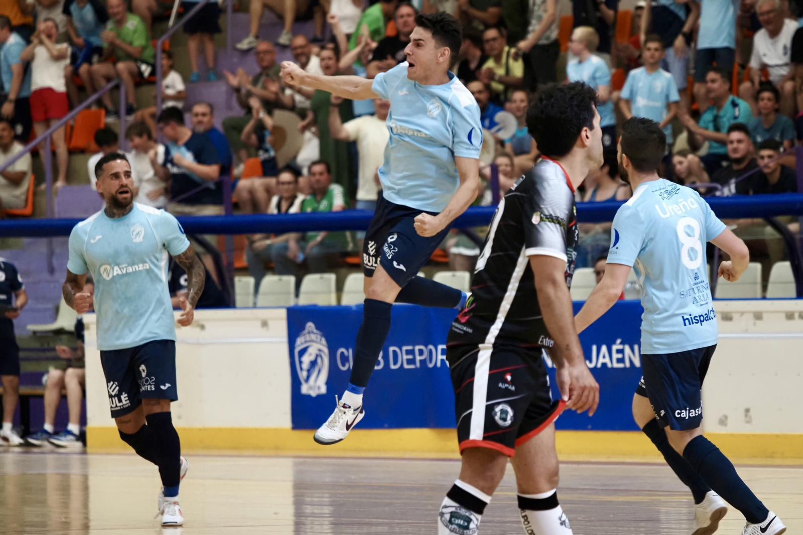 Los celestes volvieron a remontar en casa y tienen el ascenso más cerca.