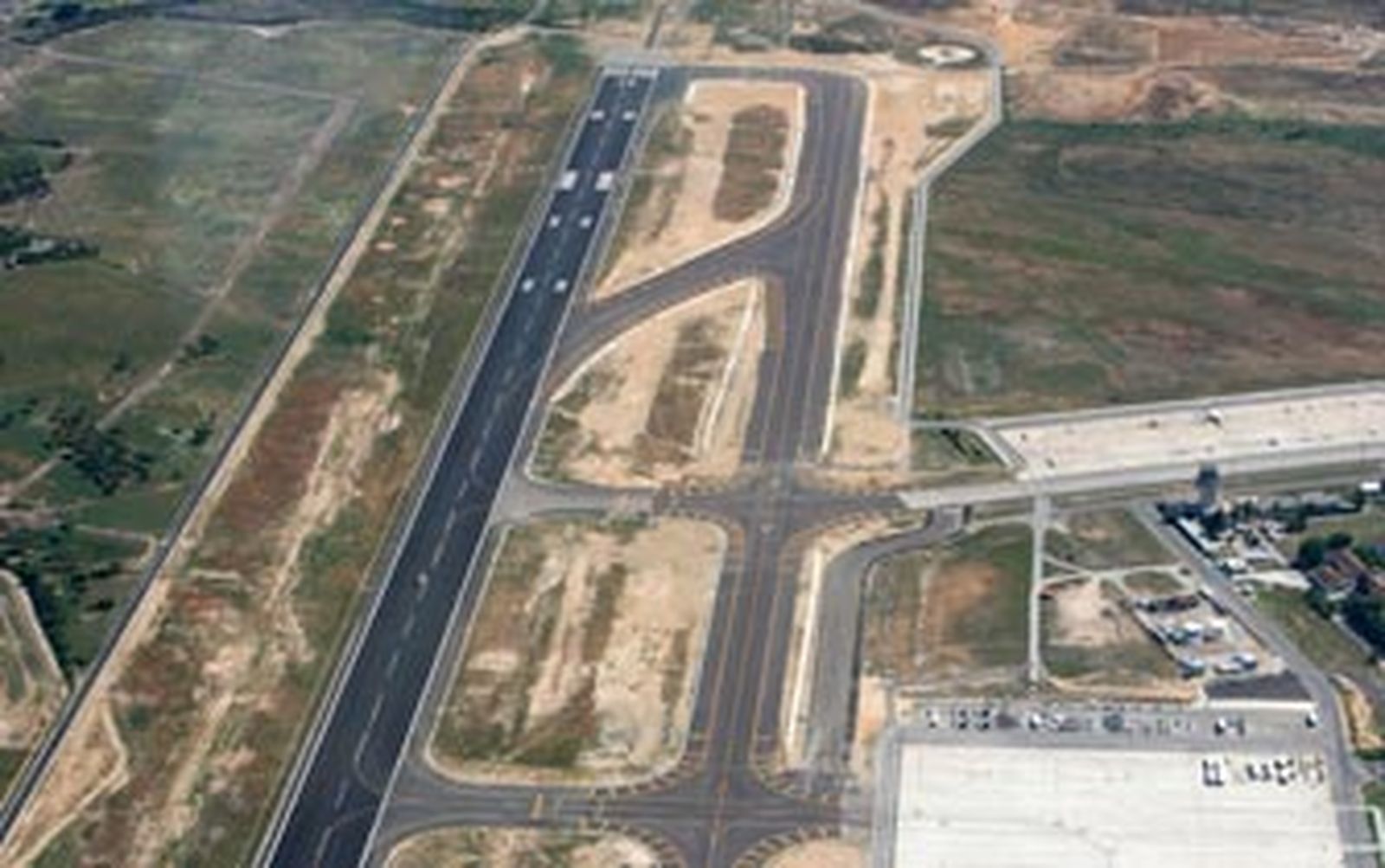 Comienza el proceso de privatización de la torre de control del aeropuerto