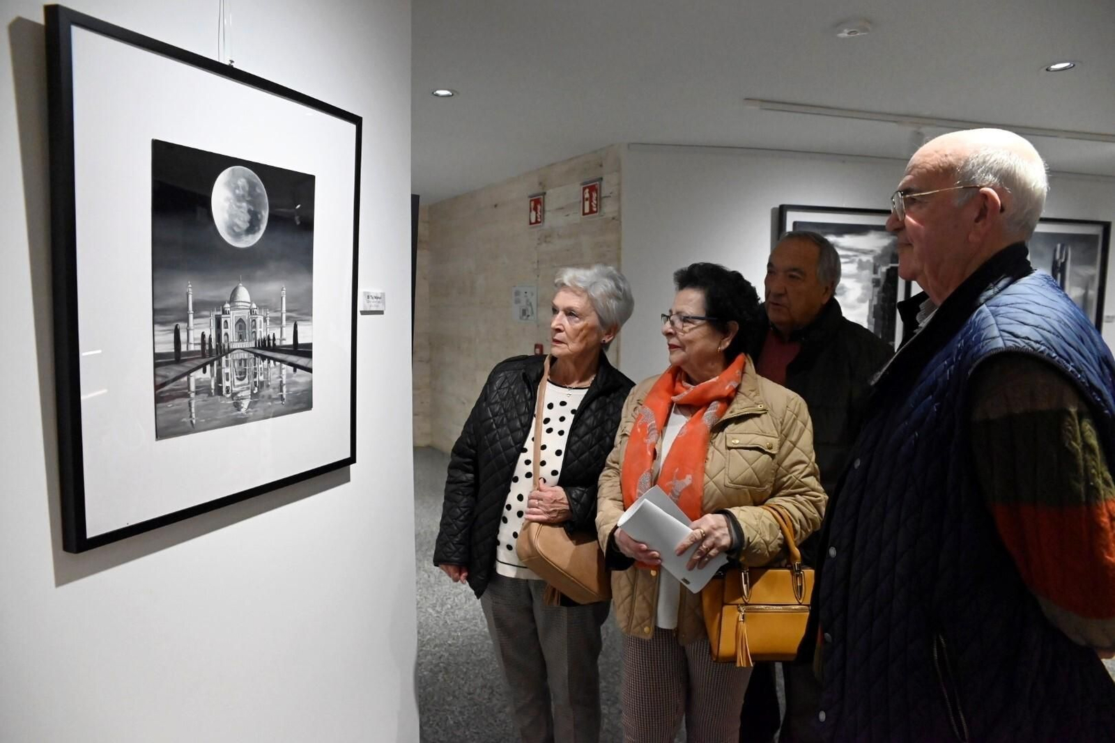 La exposición por los 40 años de trayectoria de José Domínguez en Cajasur, en imágenes