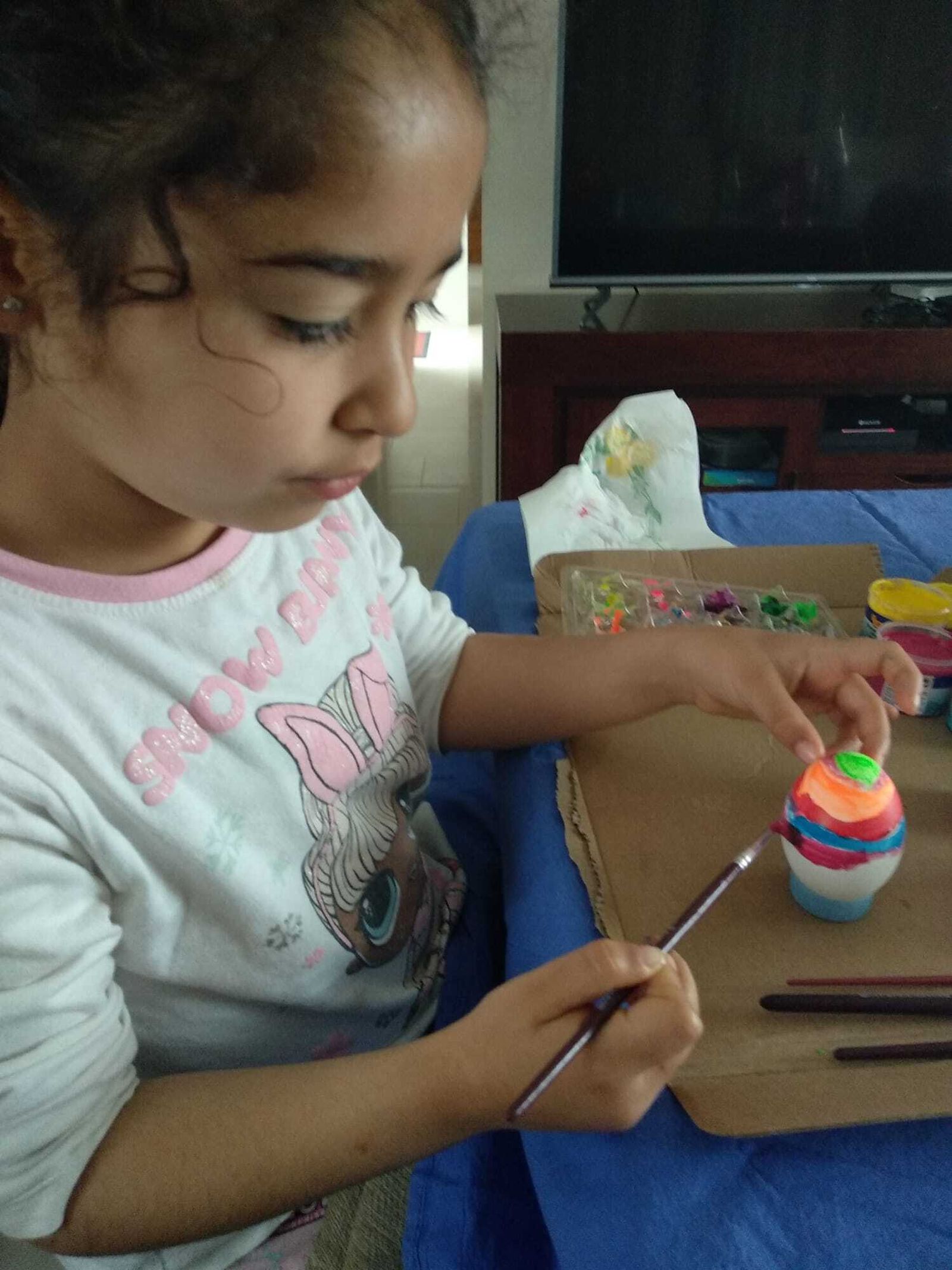 La singular tradición de los huevos pintados de Pascua de Fuente Carreteros, en fotografías