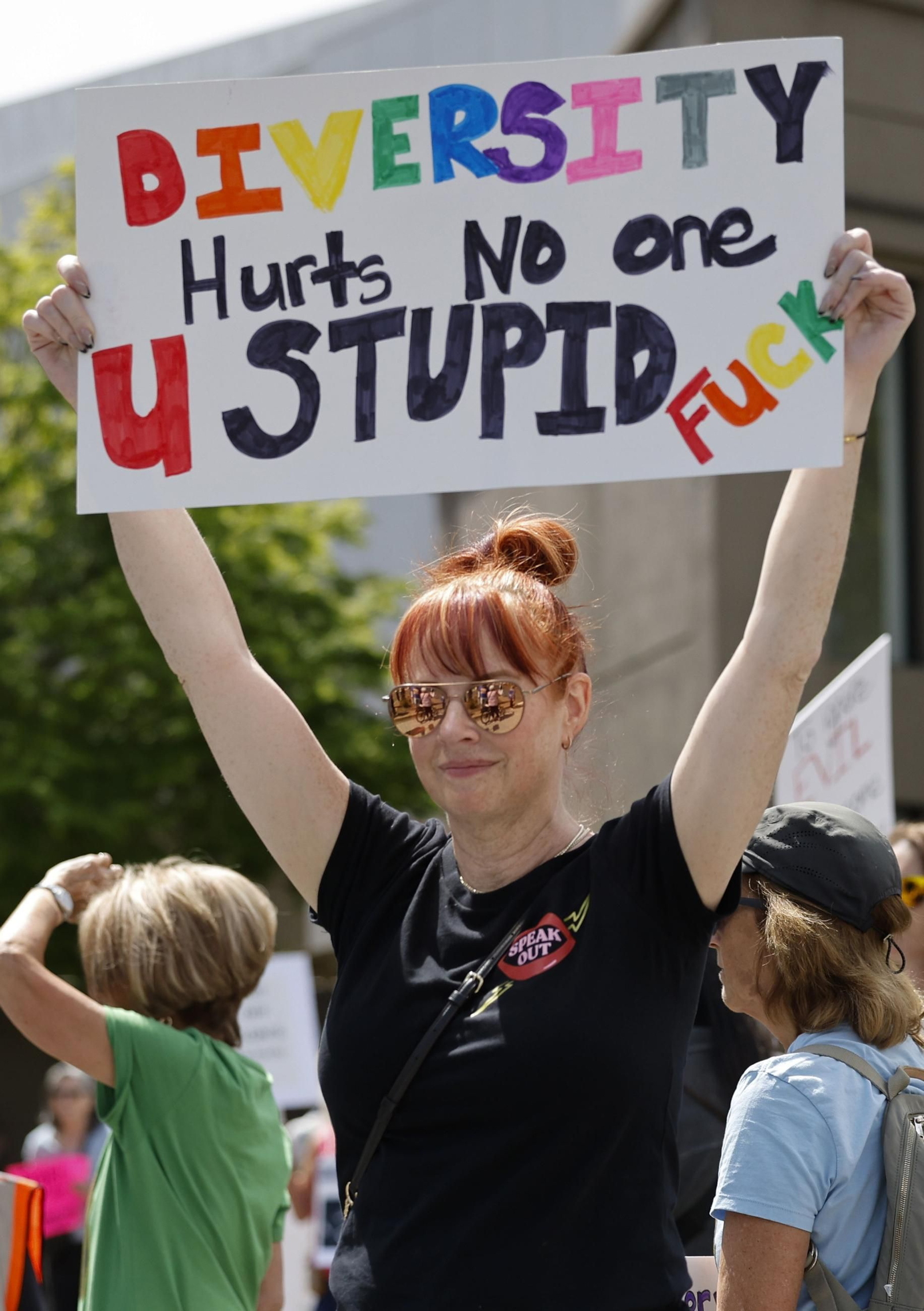 Miles de manifestantes contra Trump y Musk en EEUU: "¡Quita tus manos!"