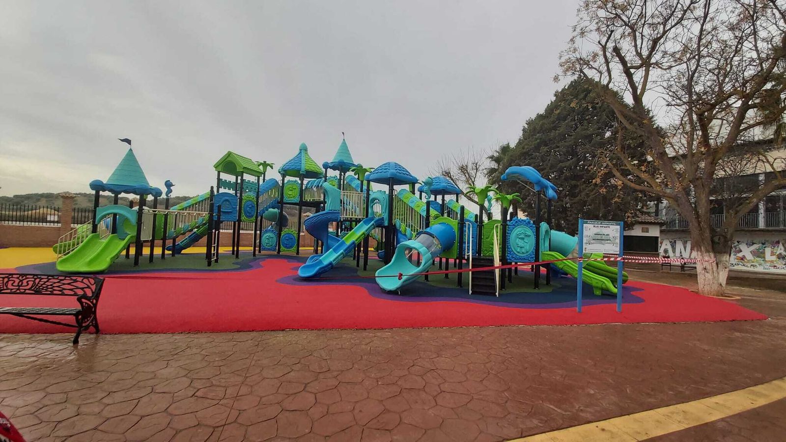 La nueva zona de juegos del Parque Blas Infante de Palenciana.
