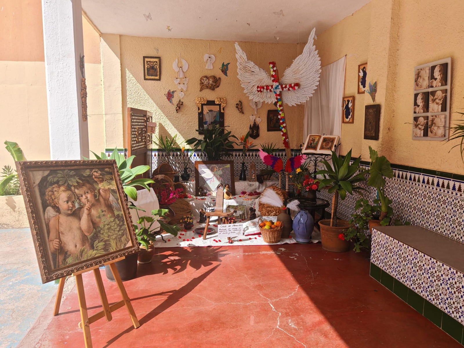 Cruz de Mayo elaborada por los internos del PAIEM en El Acebuche.