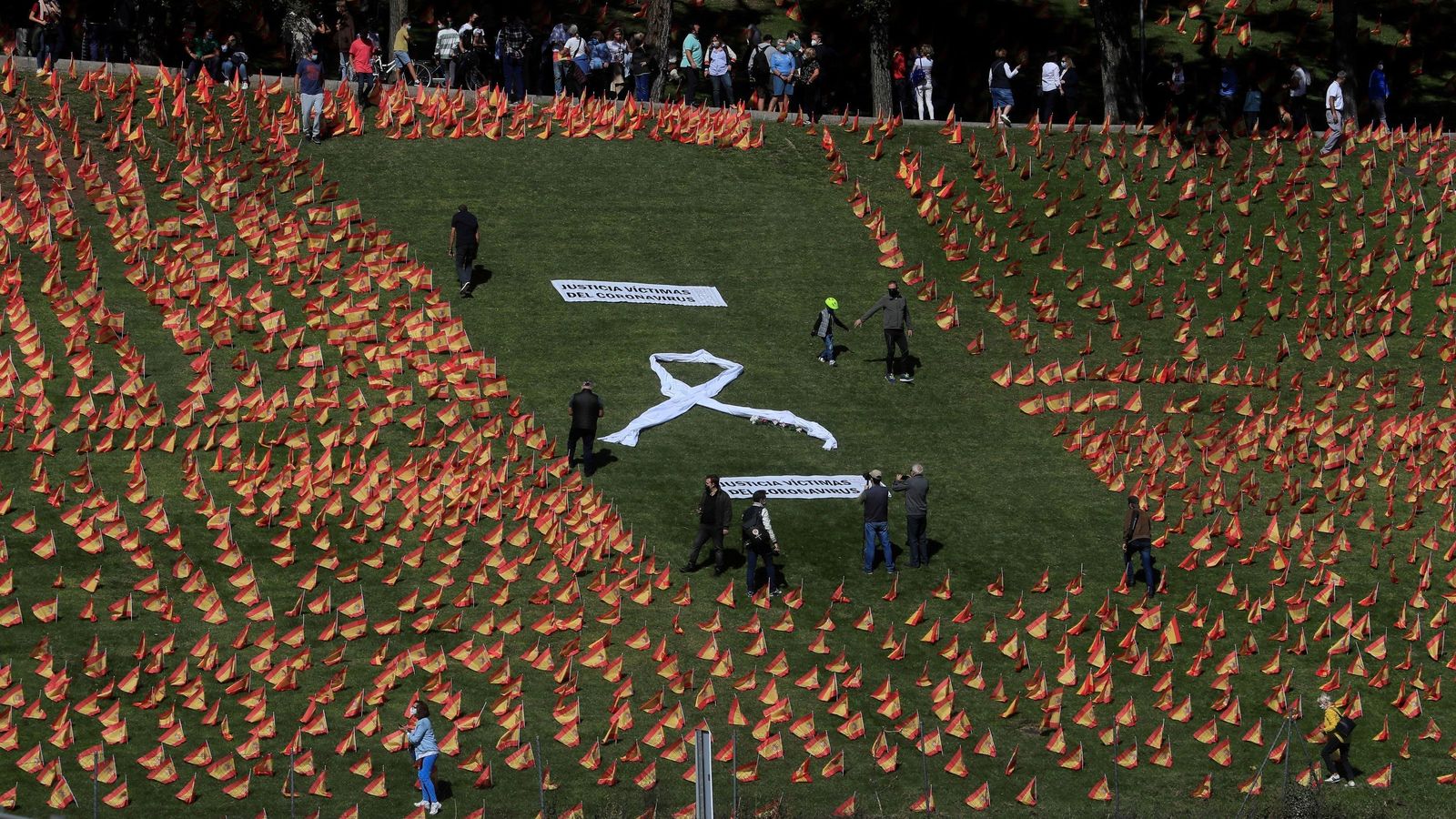 El espacio madrileño lleno de banderas españolas