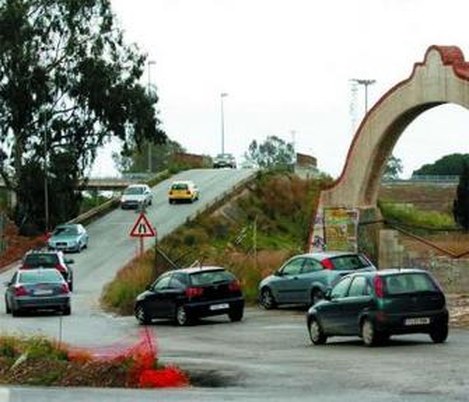 Puente junto a Plaza Mayor que piden sea peatonal.