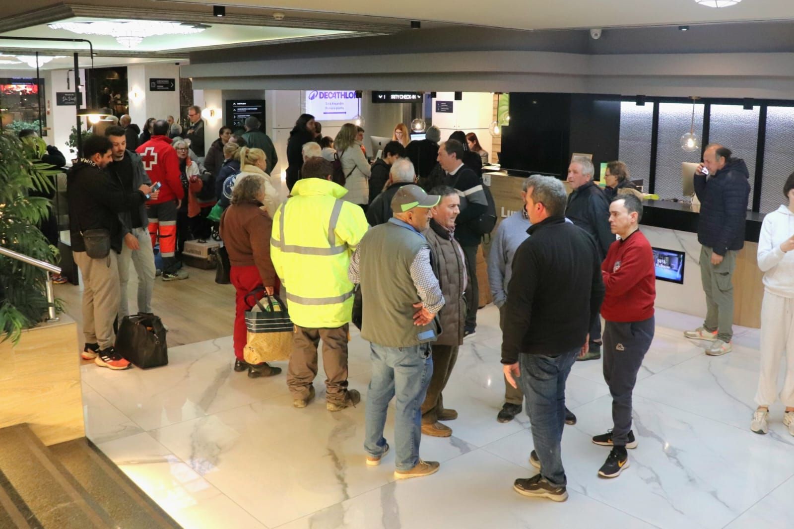 Llegada de los últimos vecinos desalojados en Dúdar