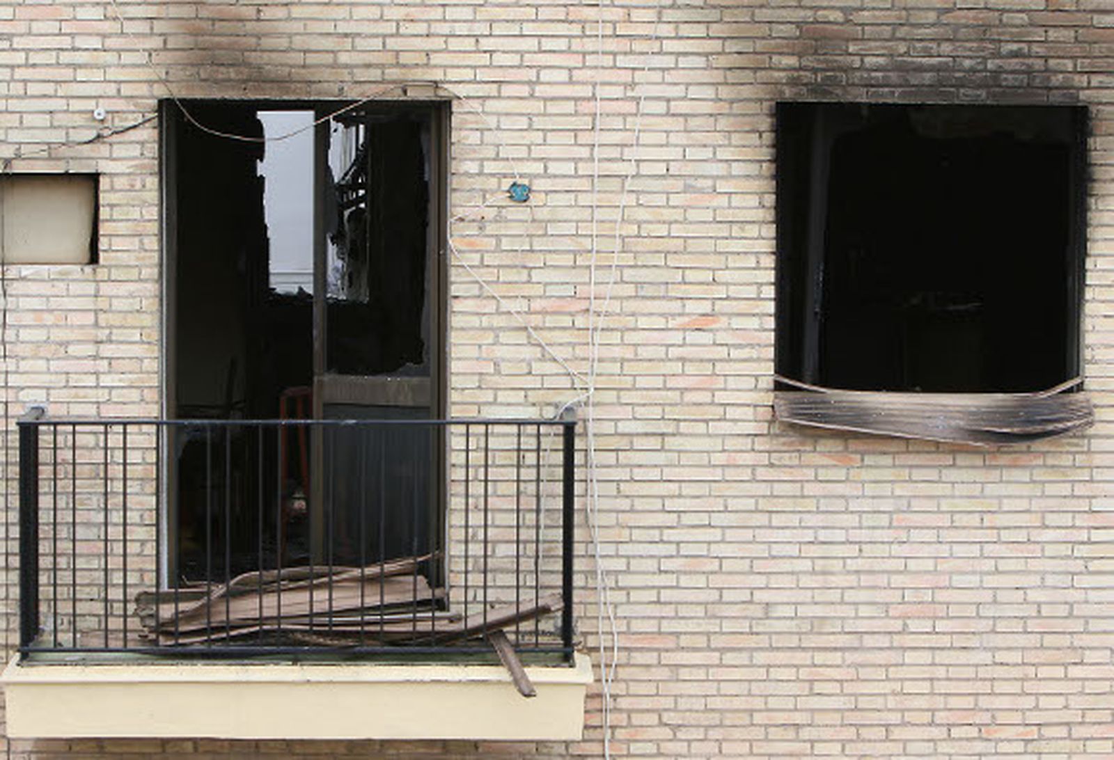 Cuatro heridos en un incendio en un bloque de pisos de Aniceto Sáenz