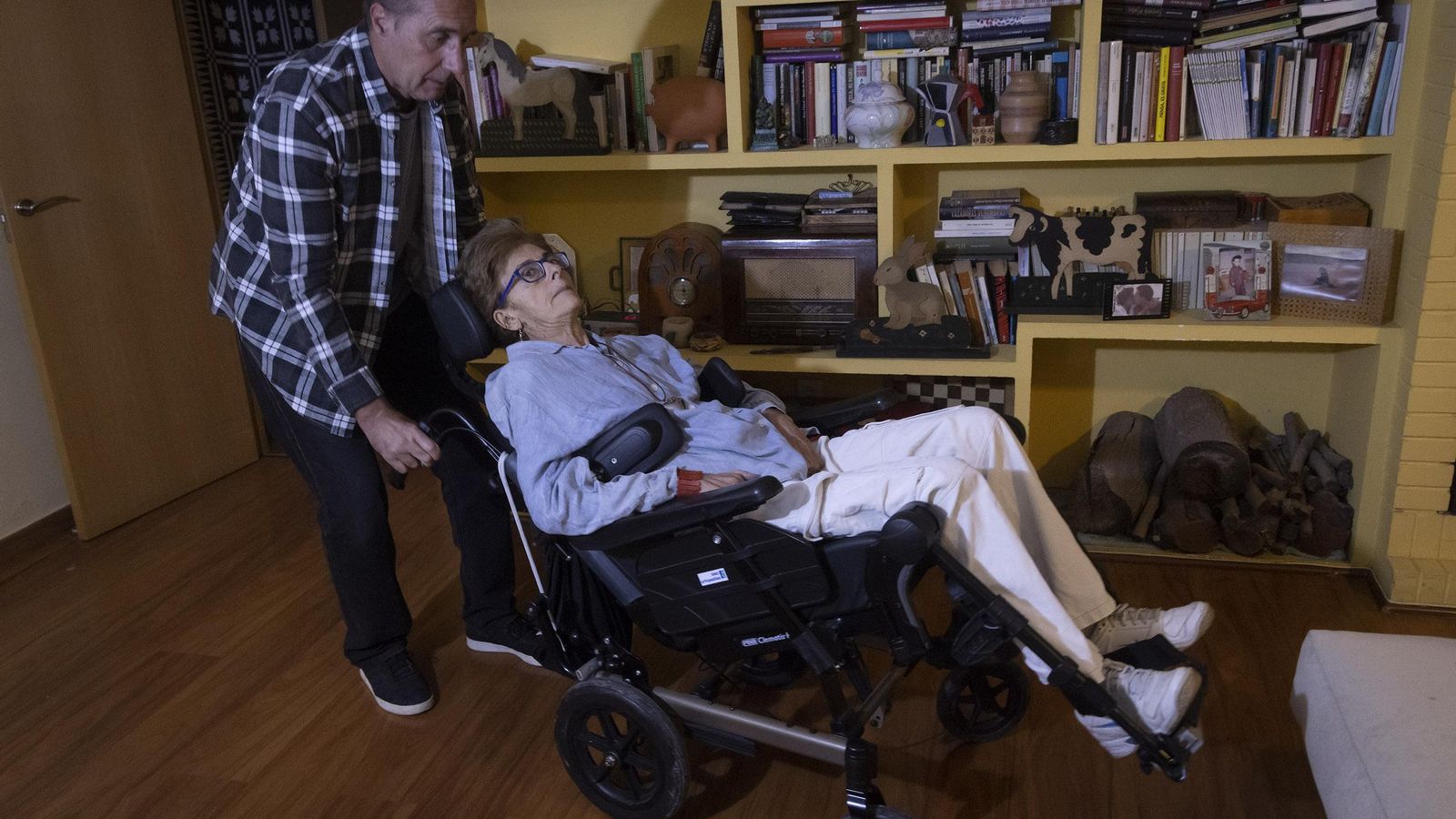 Lafuente dedica buena parte de su día a día al cuidado de Carmen.