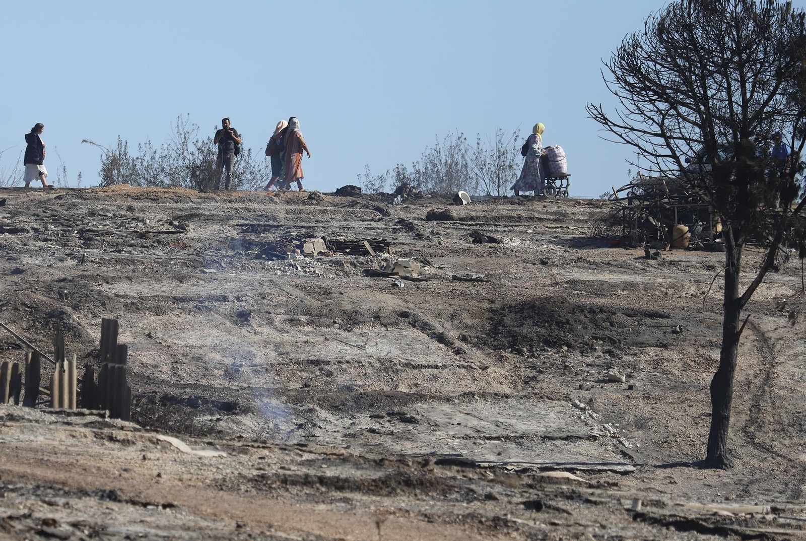 Imágenes del incendio del asentamiento de chabolas de Palos de la Frontera