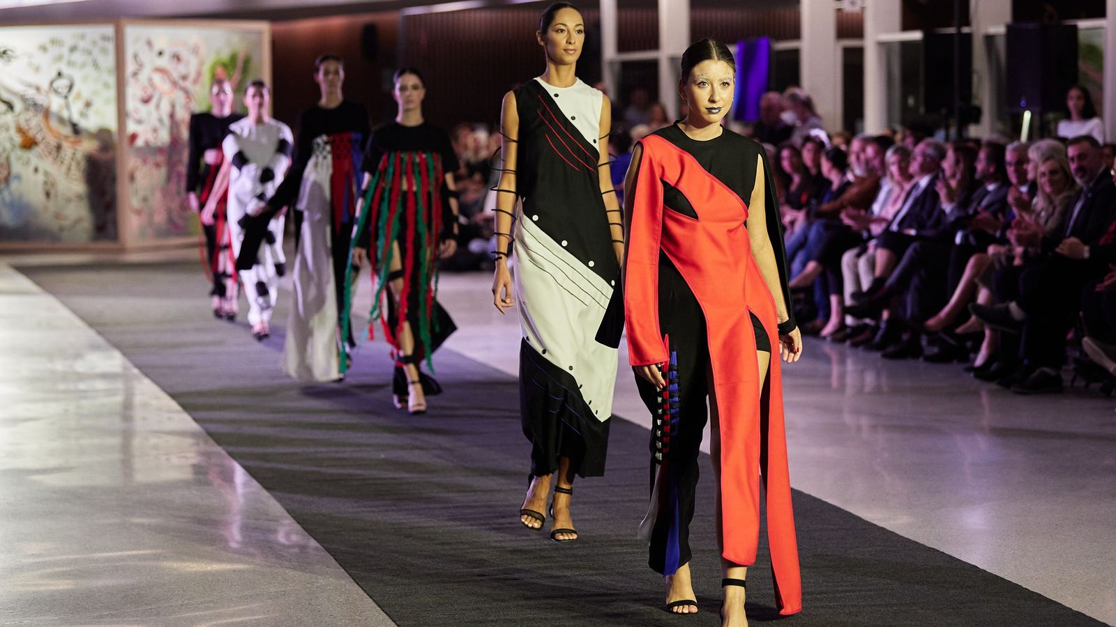 Tim Burton estuvo presente con "Imaginarium" de Mari Carmen Bernedo.