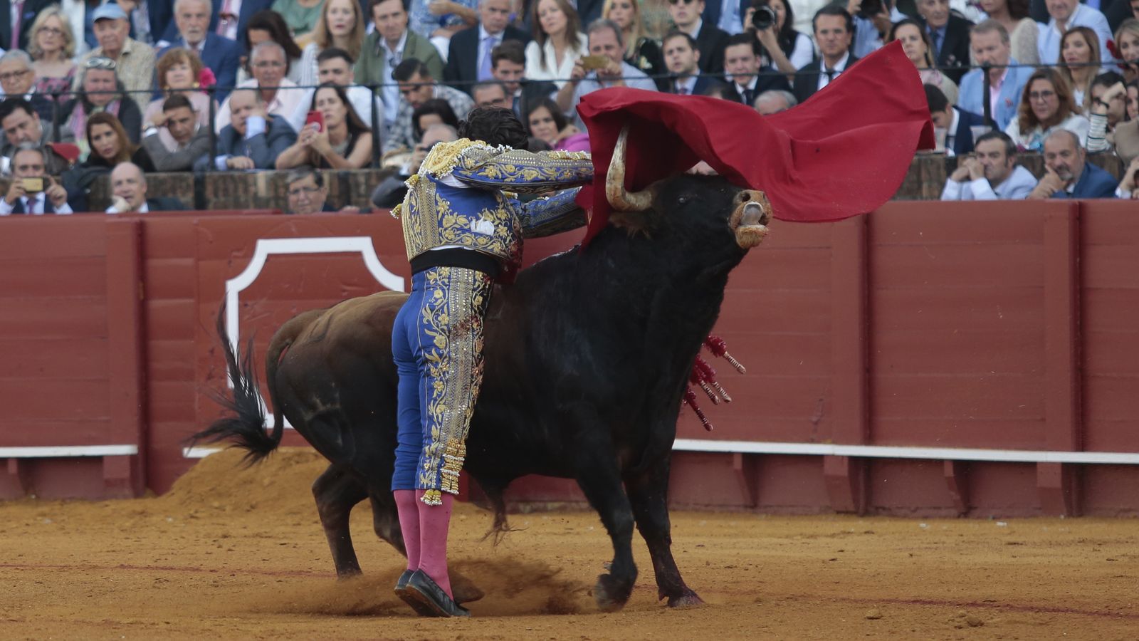 Las imágenes de la corrida del lunes de Feria