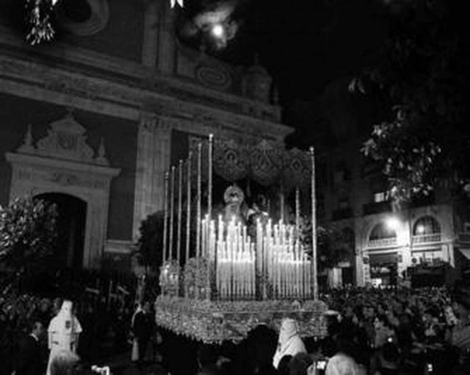 La Virgen de la Merced, saliendo de la colegial del Salvador.