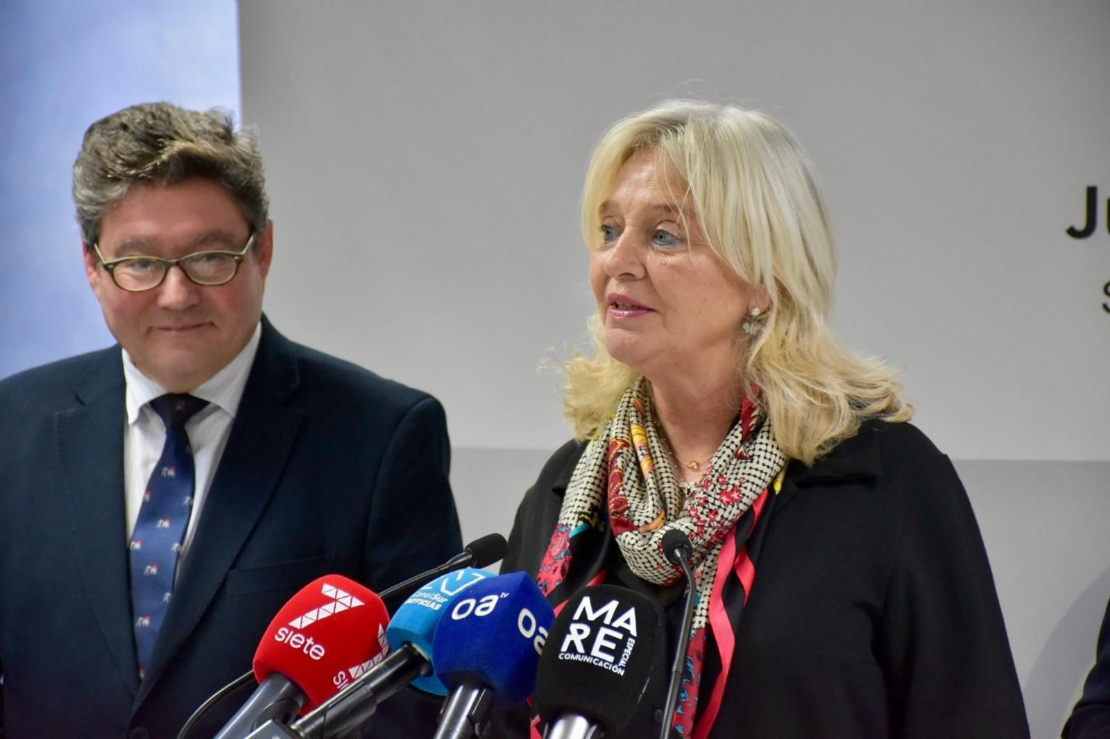 Mercedes Colombo junto al delegado territorial de Educación