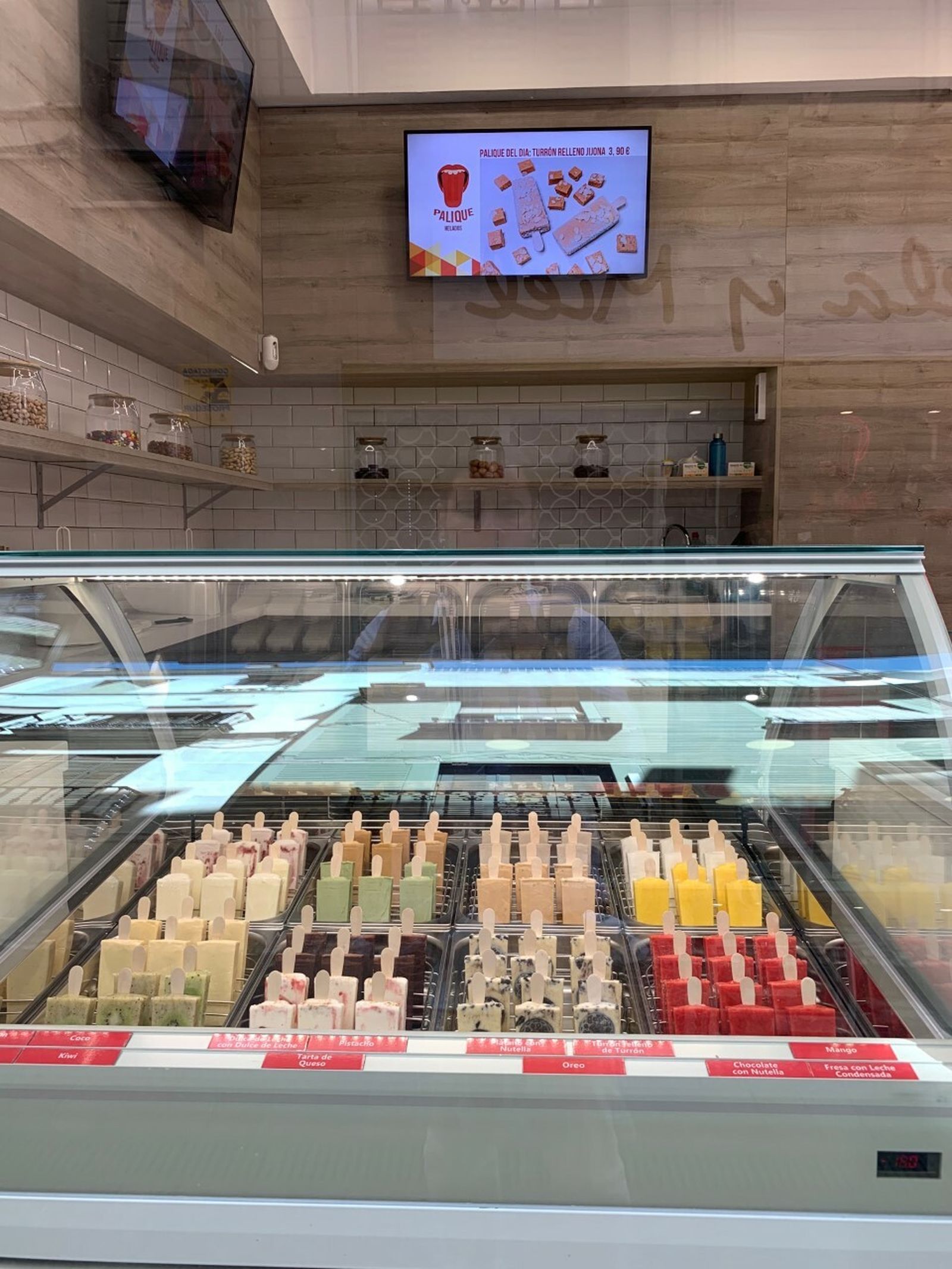 Interior de Helados Palique, en el centro de Sevilla.