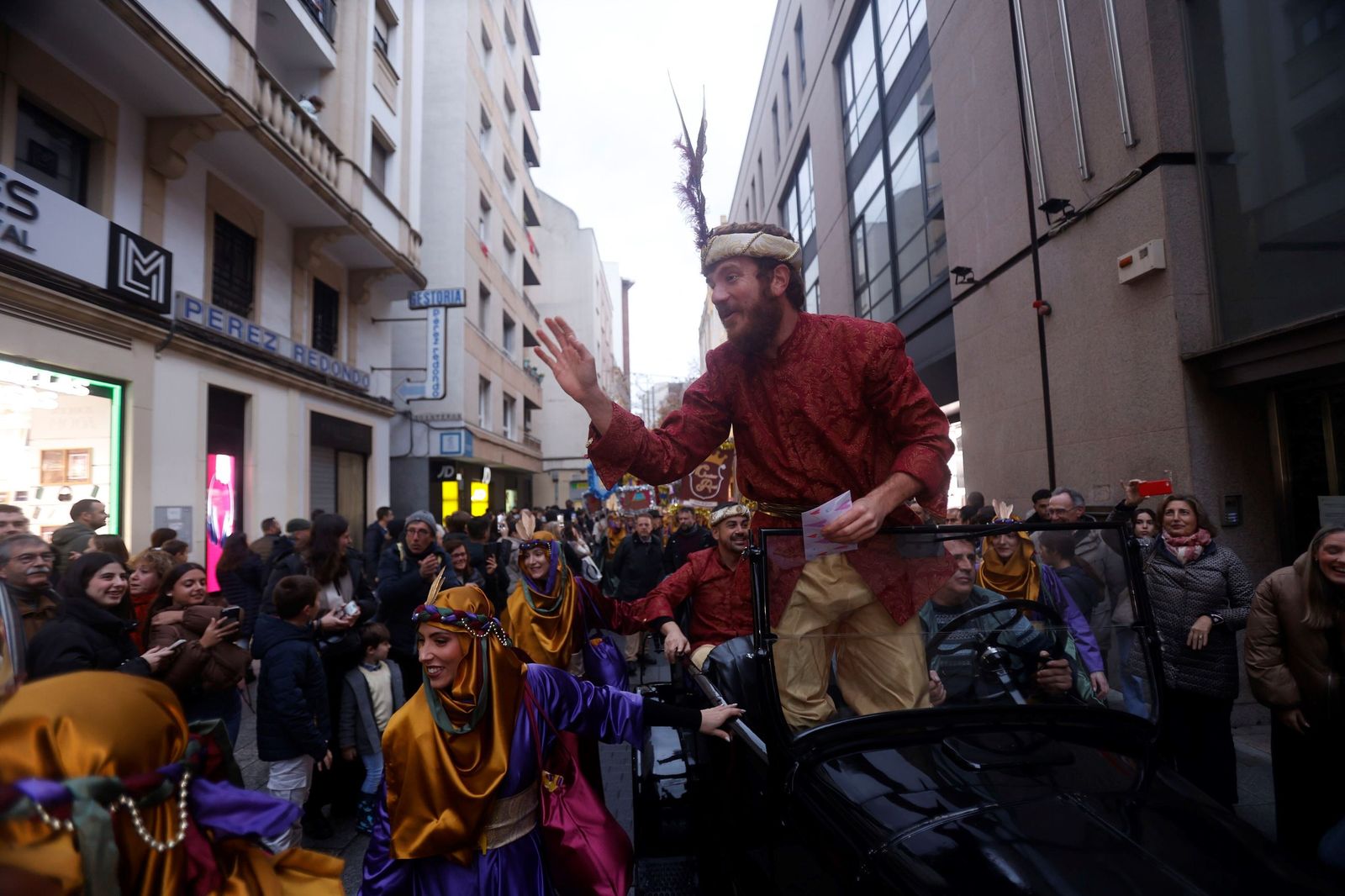 El Cartero Real llena de ilusión el Centro de Córdoba, en imágenes