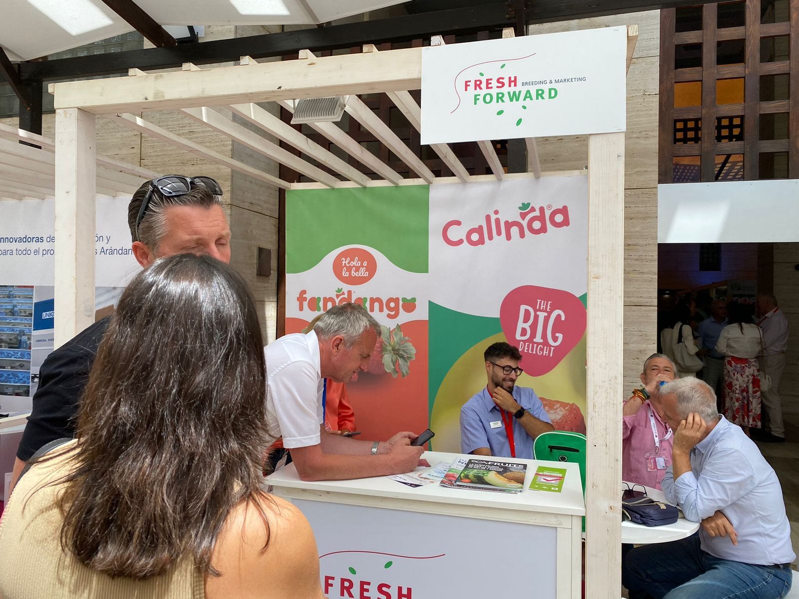 Más de medio centenar de empresas participan en el Congreso de Frutos Rojos