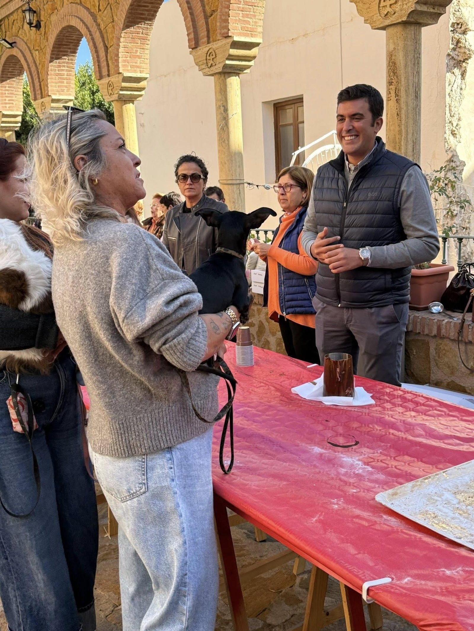 Así fue la inauguración del Belén Municipal de Mojácar entre villancicos y dulces navideños