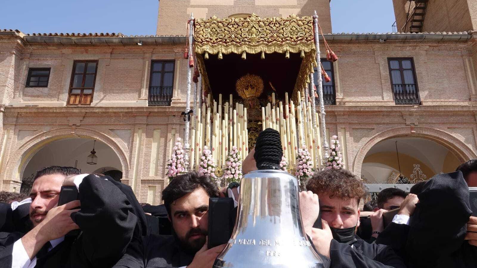 La salida de Santa María del Monte Calvario.