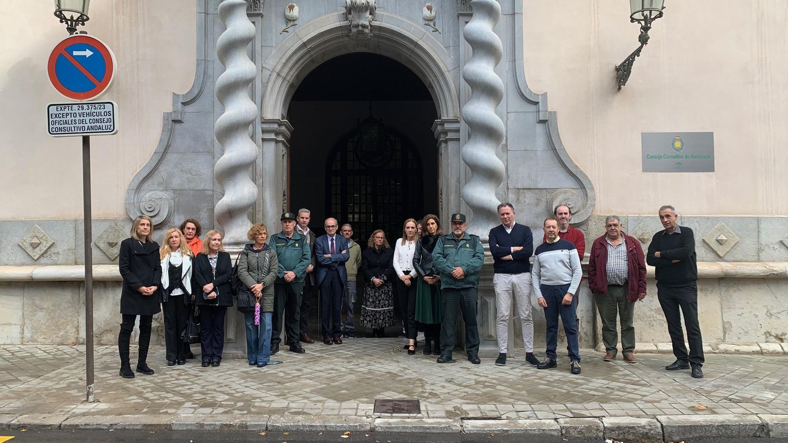 Minuto de silencio en el Consejo Consultivo de Anddalucía, con sede en Granada. Minuto de silencio en el Consejo Consultivo de Anddalucía, con sede en Granada.
