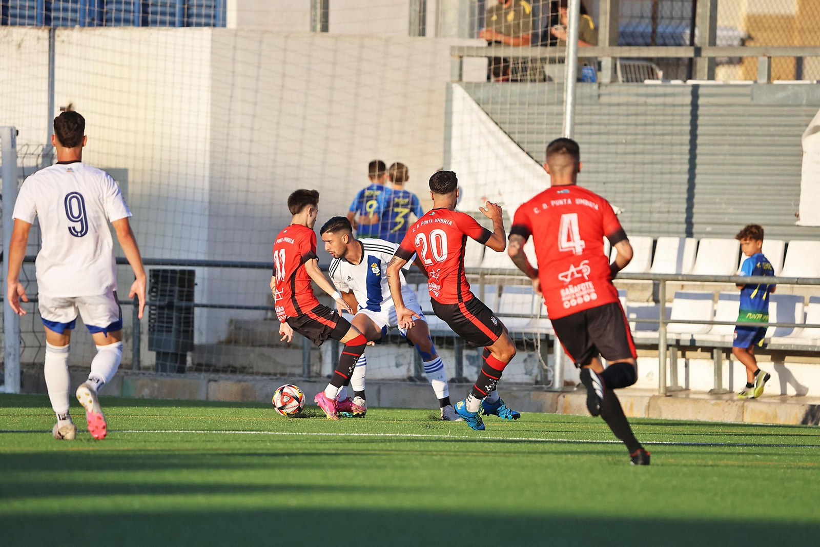 Imágenes del amistoso entre el CD Punta Umbría y el Recreativo de Huelva