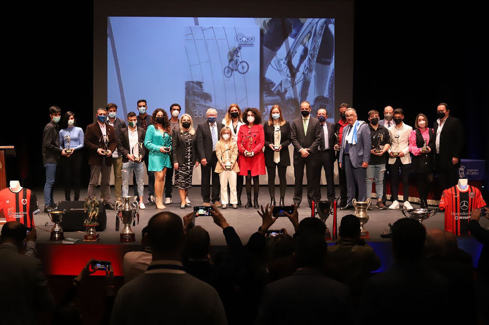 Foto de familia de todos los galardonados.