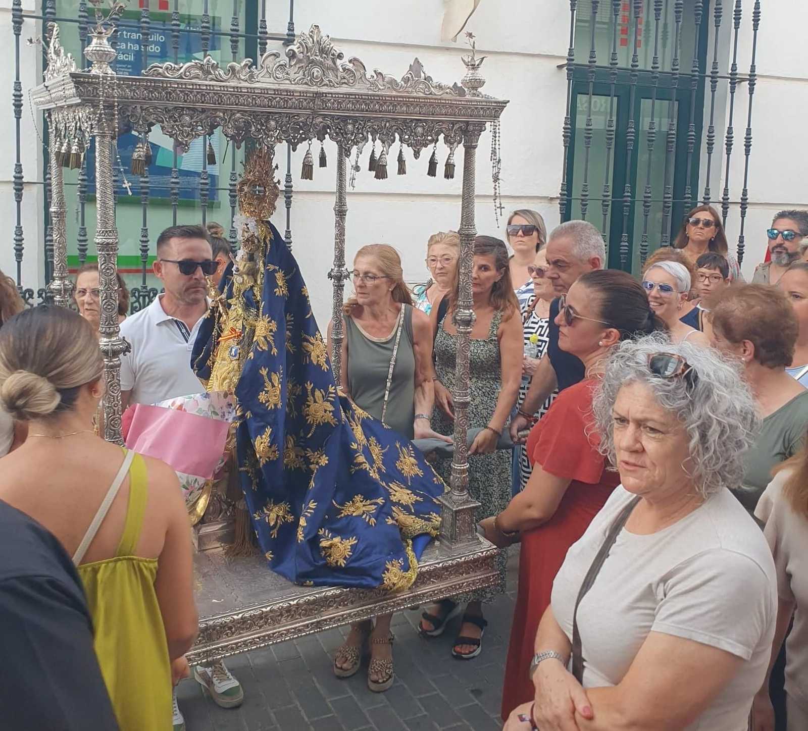 La virgen de Las Montañas visitando distintas zonas del pueblo. La virgen de Las Montañas visitando distintas zonas del pueblo.