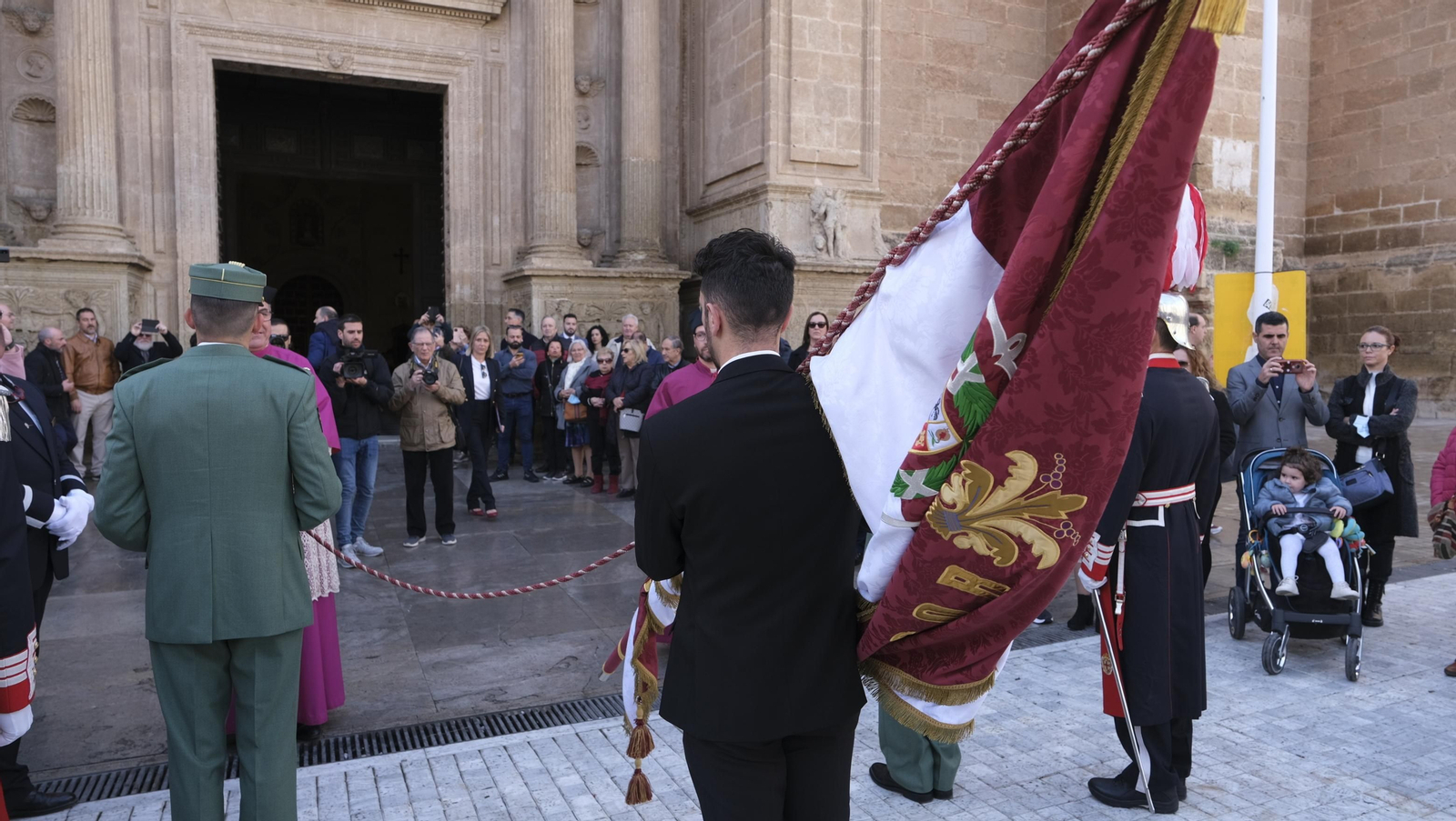Imágenes de la celebración del Día del Pendón en Almería