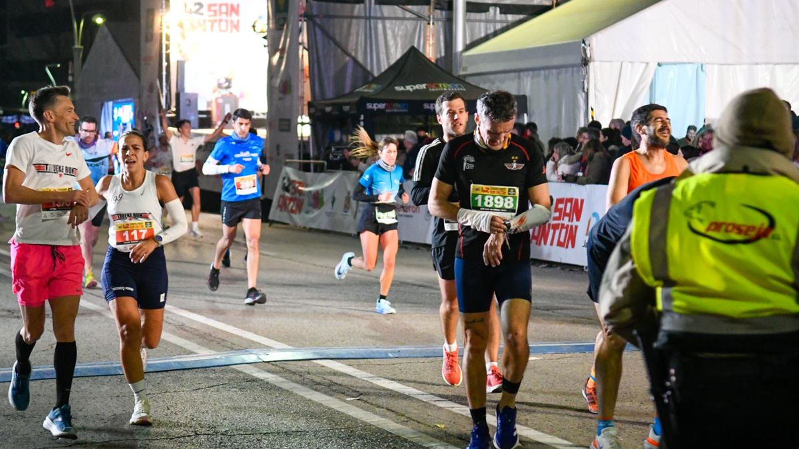 En imágenes: búscate en tu llegada a meta de la Carrera de San Antón 2025 (3)