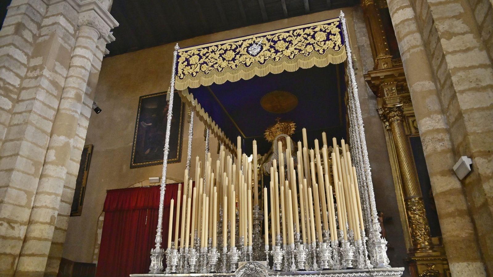 Nuestra Señora del Mayor Dolor, en su paso procesional. Nuestra Señora del Mayor Dolor, en su paso procesional.
