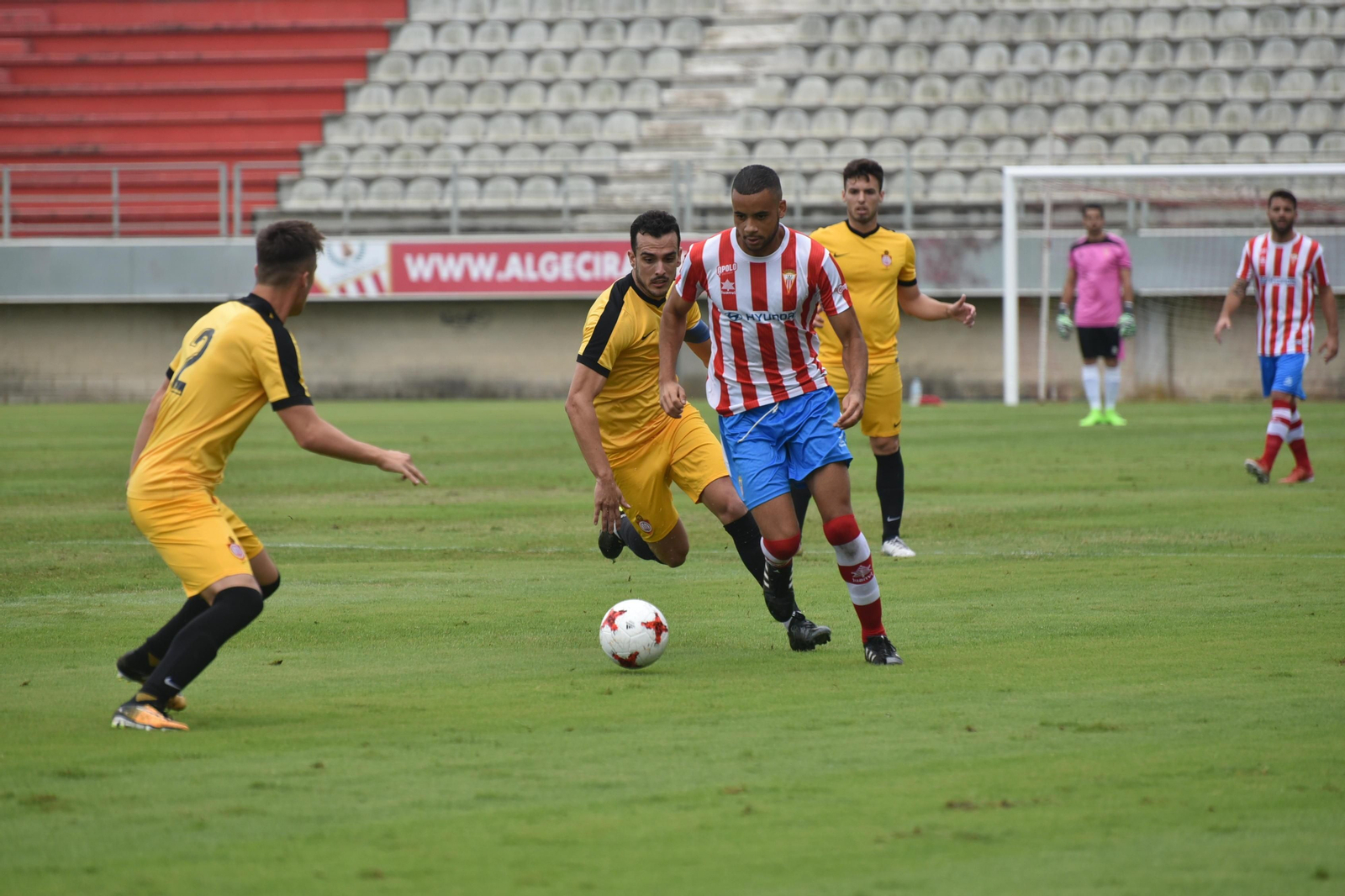 Pablo Ganet, en el partido ante el Utrera en el Nuevo Mirador.