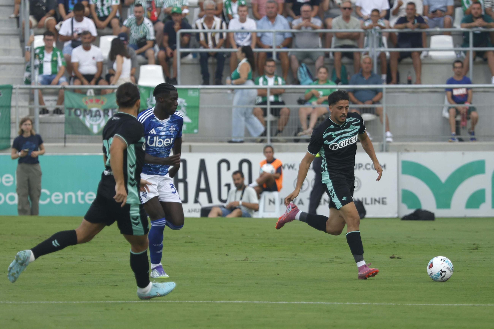 Las fotos del Betis-Como disputado en el Ciudad de La Línea (2-3)
