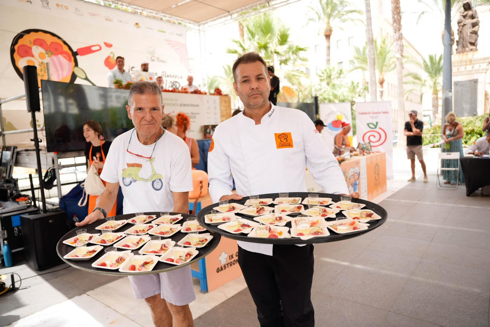 La Cofradía del Tomate y la semifinal del concurso gastronómico de la Feria de Almería, en imágenes