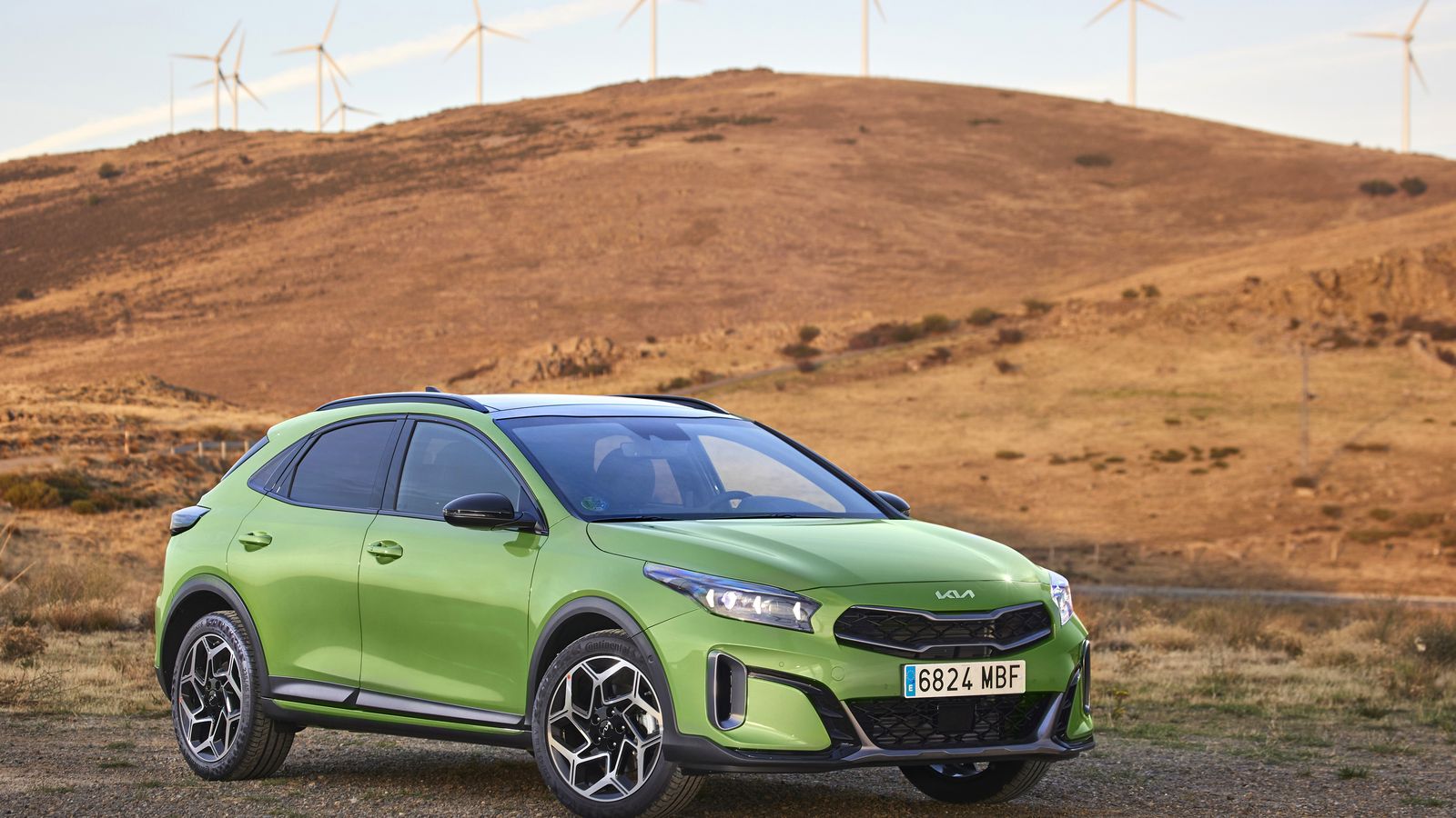 El XCeed mantiene su aspecto de crossover gracias a los pasos de ruedas o los estribos laterales. Con las llantas de 18" la altura de los bajos respecto al suelo es de 18 cm.