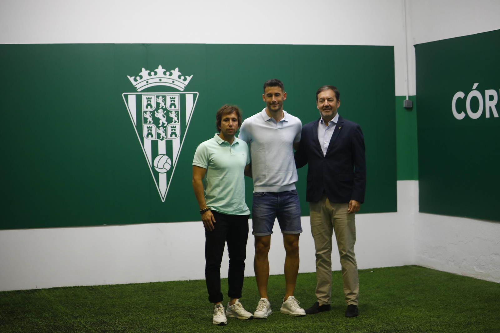 Las mejores fotos de la presentación de Carlos Albarrán con el Córdoba CF