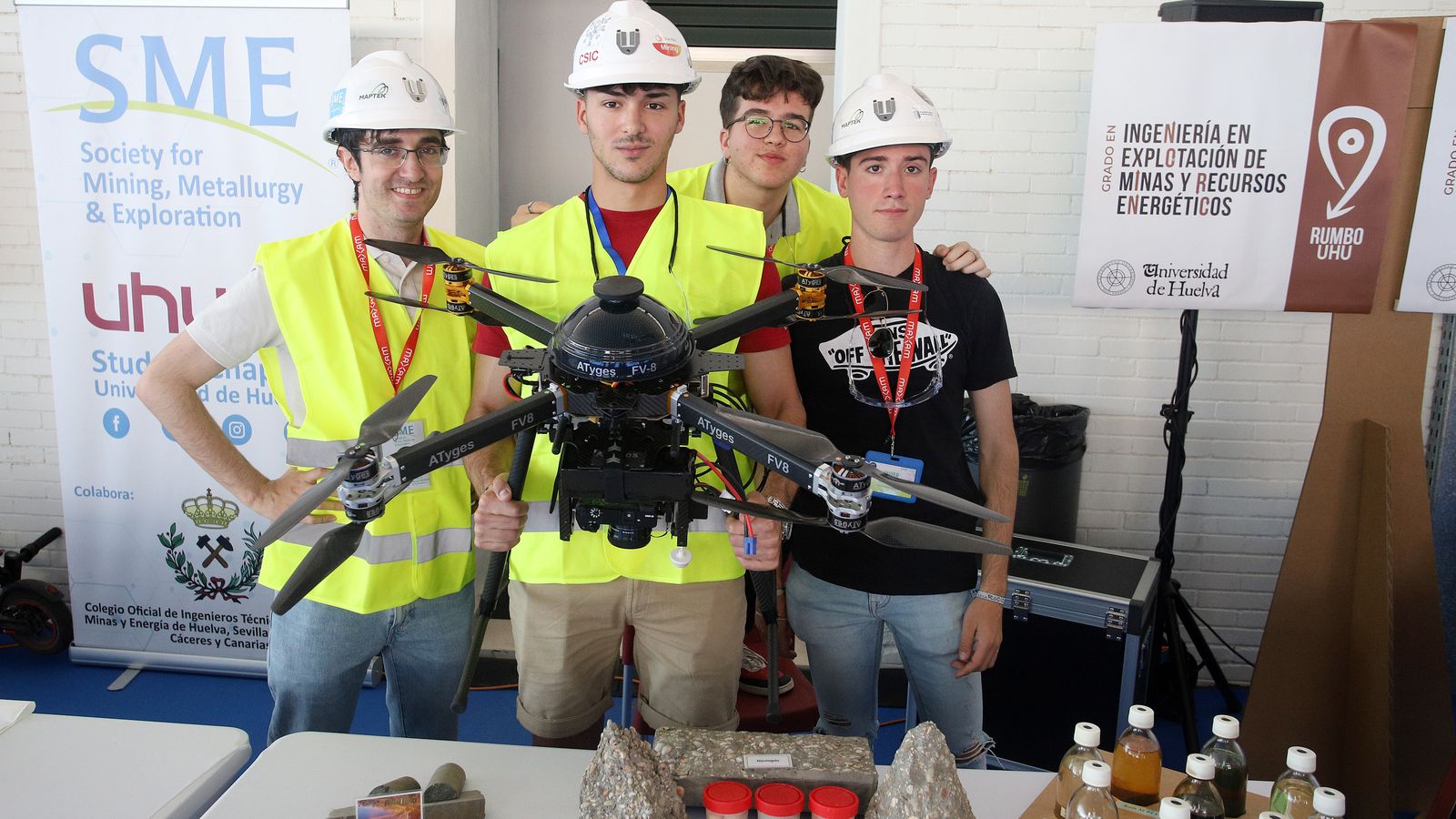 Estudiantes del Grado en Ingeniería en Explotación de Minas y Recursos Energéticos de la UHU