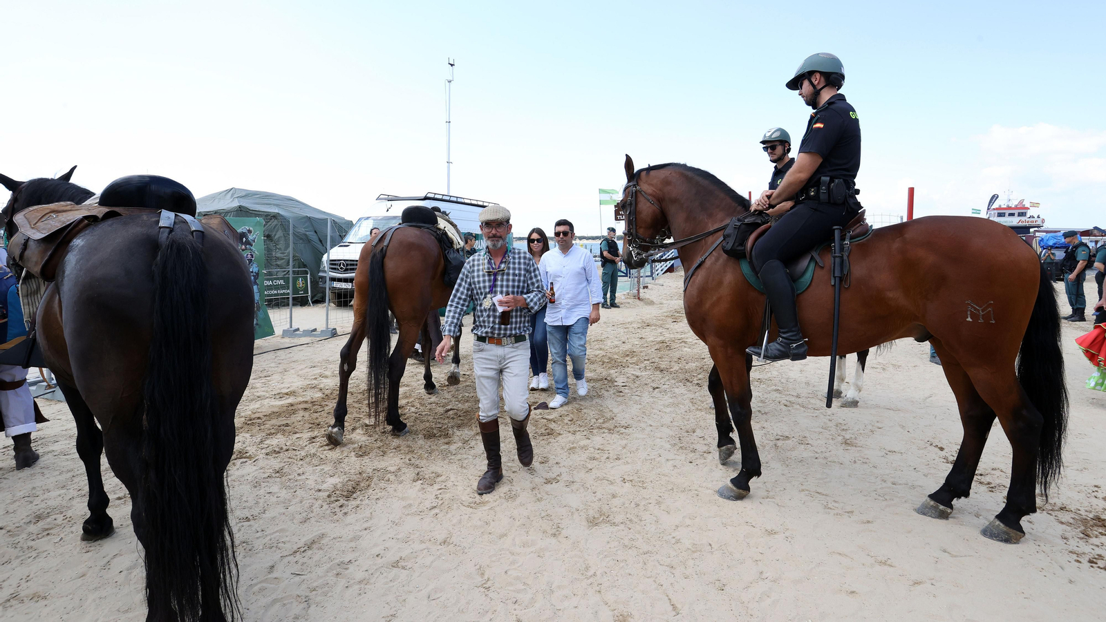 Embarque de la Hermandad de Jerez en Bajo de Guía Embarque de la Hermandad de Jerez en Bajo de Guía