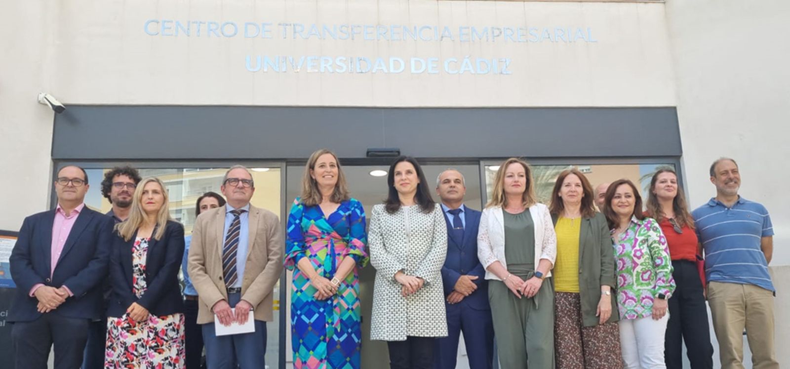 Los participantes en el acto del acuerdo.